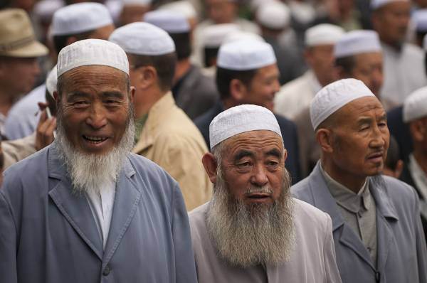ميانمار تحاكم مسلمين صلوا في الشارع خلال رمضان Chinese-muslims